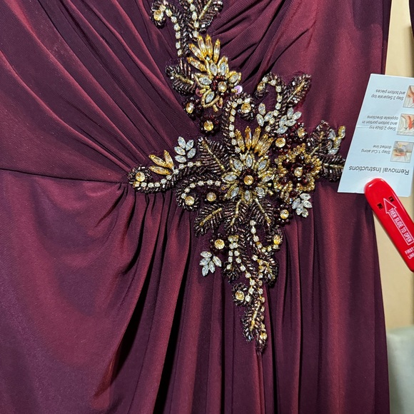 MAC DUGGAL STYLE 67848 , SIZE 2 FAUX WRAP LONG SLEEVE GOWN W/ APPLIQUÉ DETAIL - Picture 5 of 8